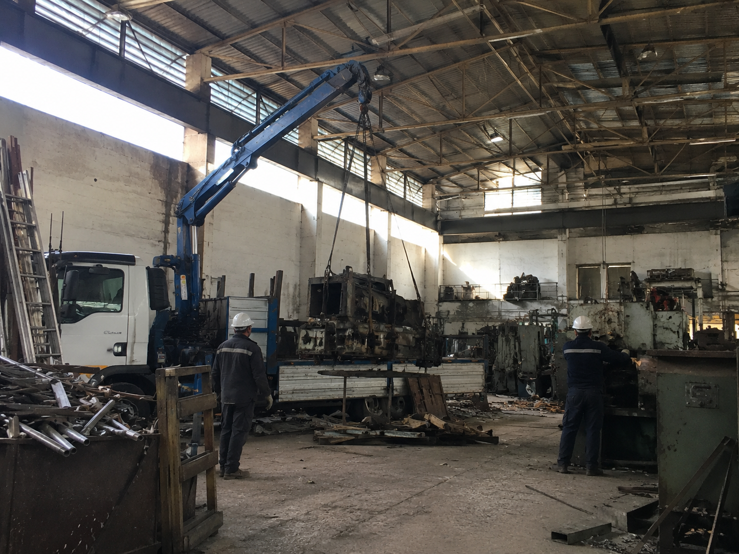 Vaciado de nave industrial en Madrid